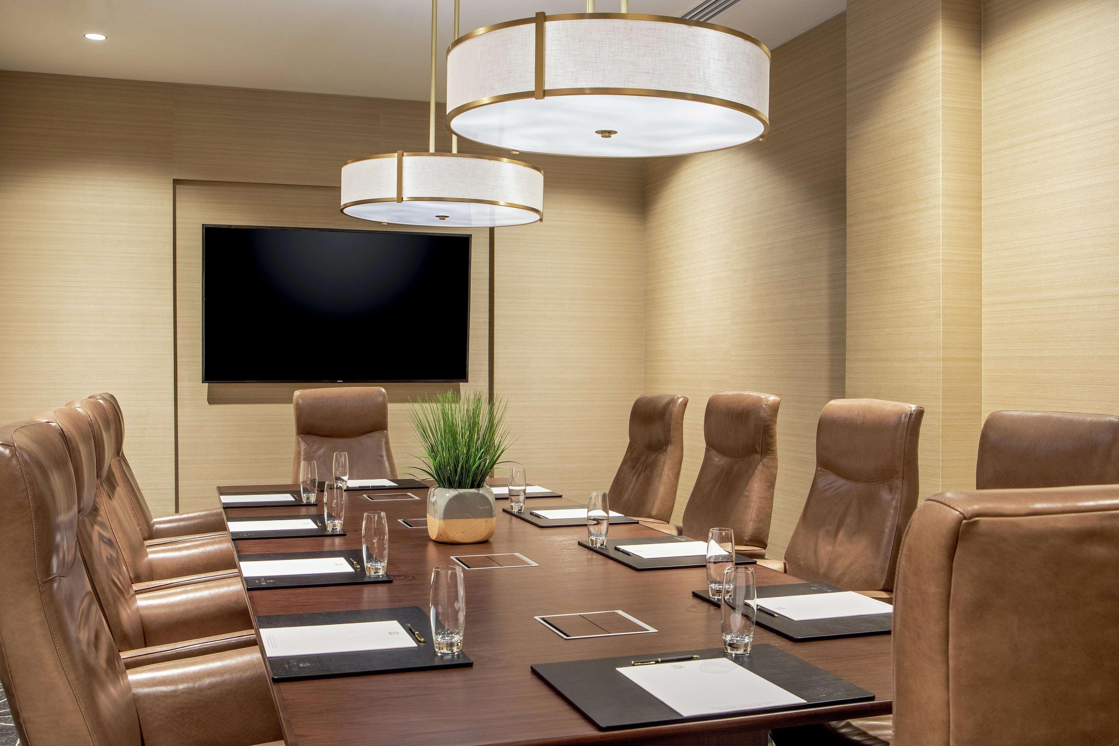 The Virginian Lynchburg, Curio Collection By Hilton Hotell Exteriör bild
