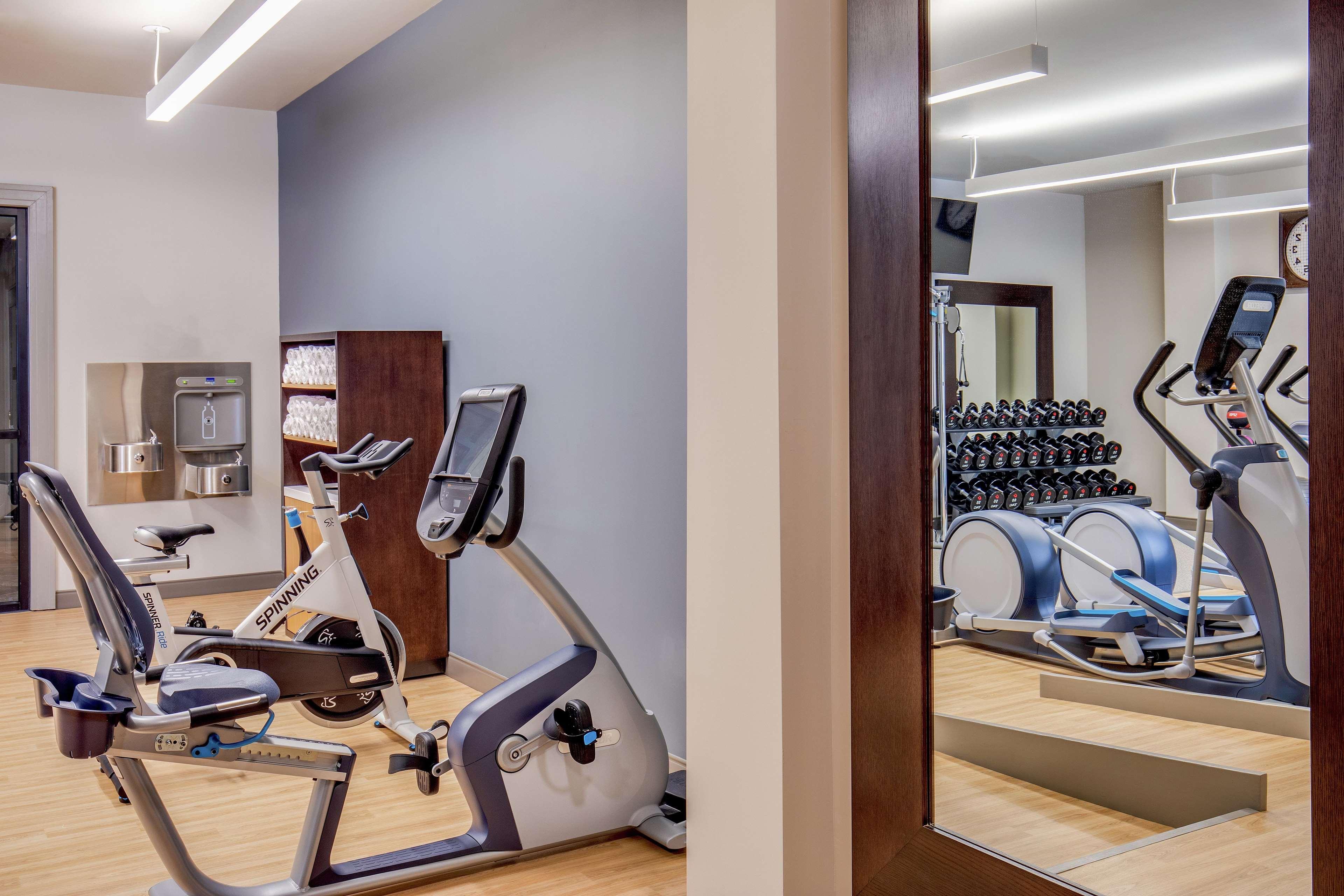 The Virginian Lynchburg, Curio Collection By Hilton Hotell Exteriör bild