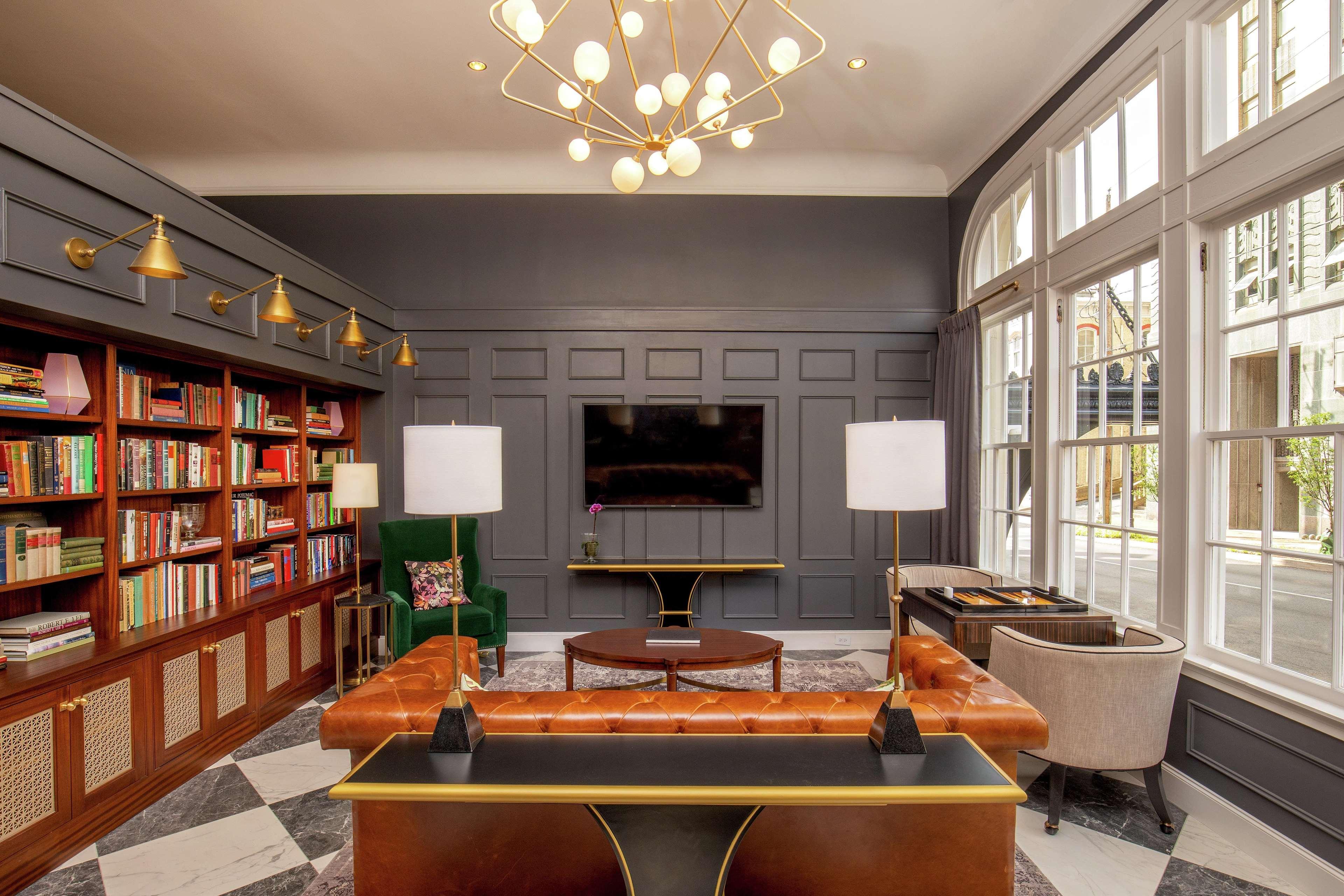 The Virginian Lynchburg, Curio Collection By Hilton Hotell Exteriör bild