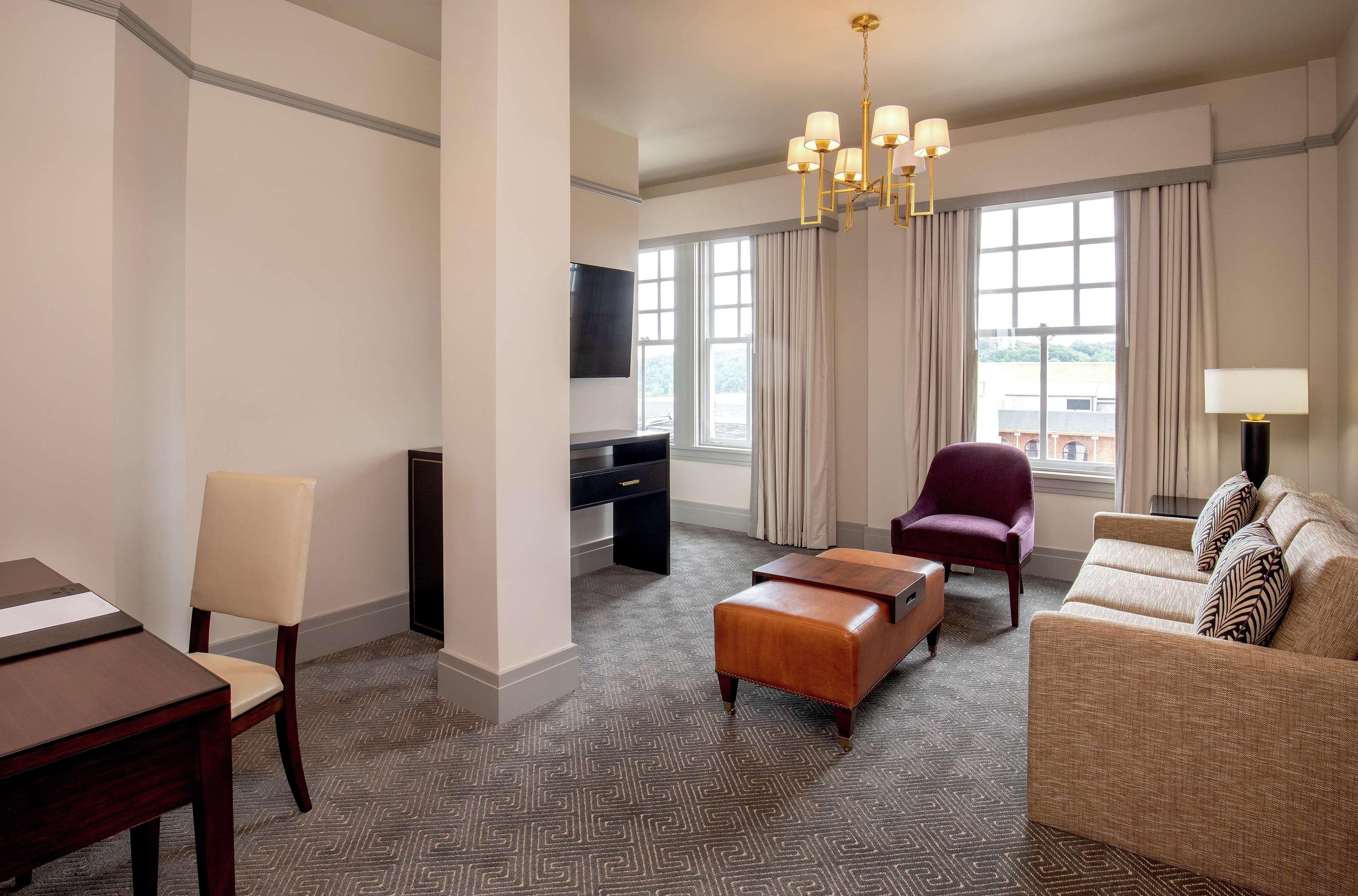 The Virginian Lynchburg, Curio Collection By Hilton Hotell Exteriör bild