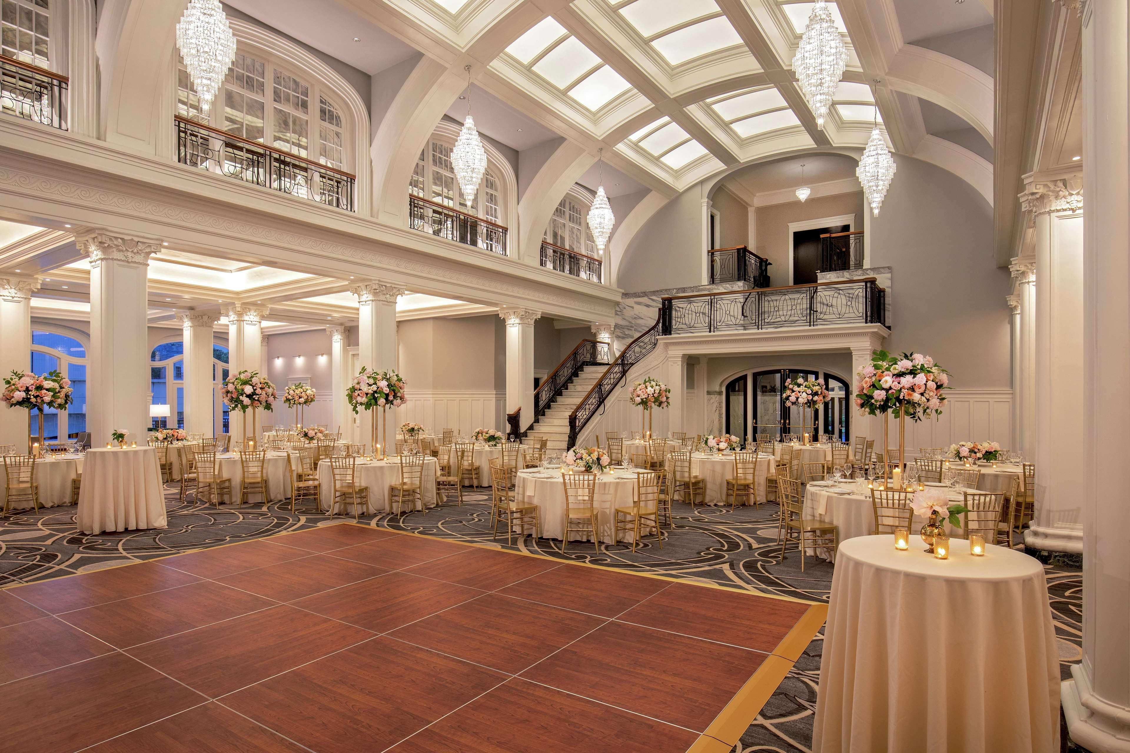 The Virginian Lynchburg, Curio Collection By Hilton Hotell Exteriör bild