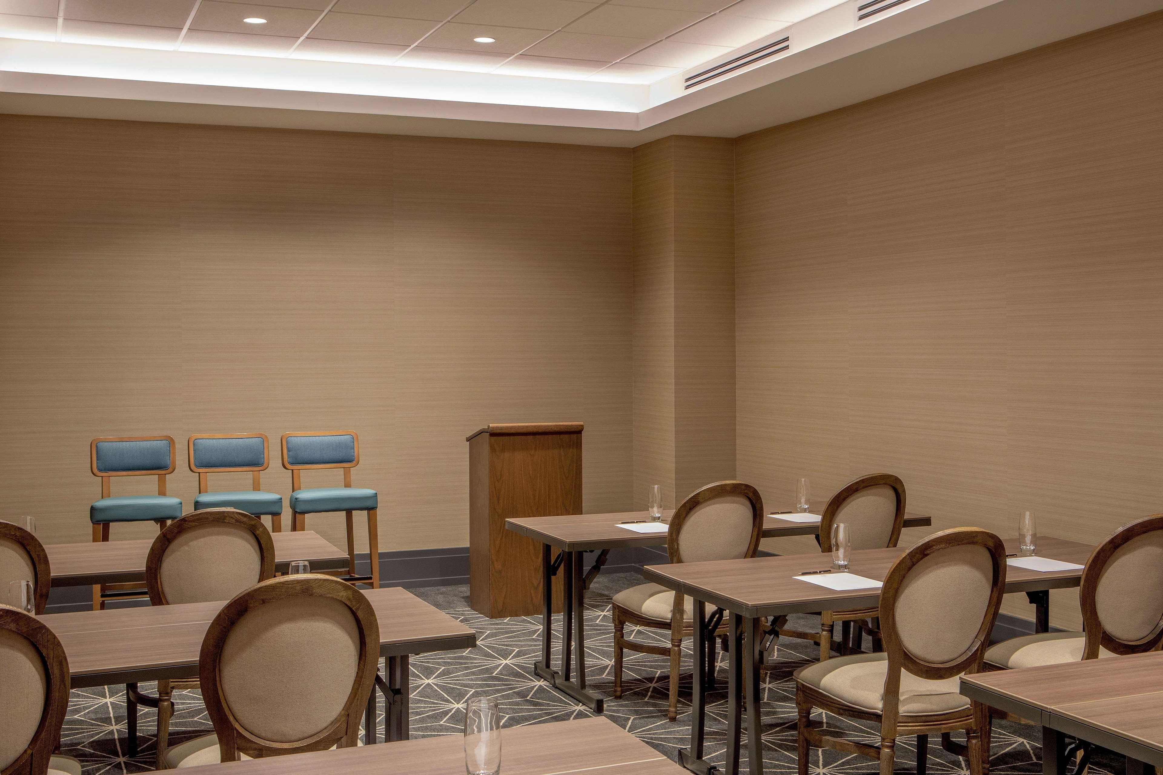 The Virginian Lynchburg, Curio Collection By Hilton Hotell Exteriör bild