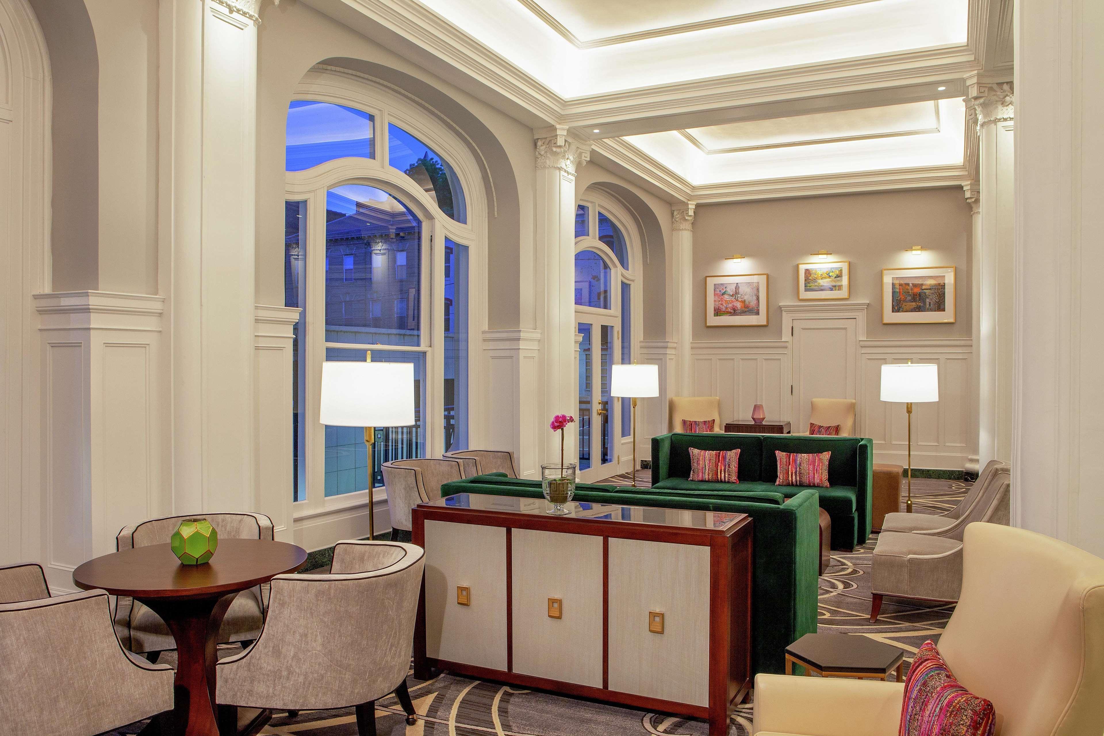 The Virginian Lynchburg, Curio Collection By Hilton Hotell Exteriör bild
