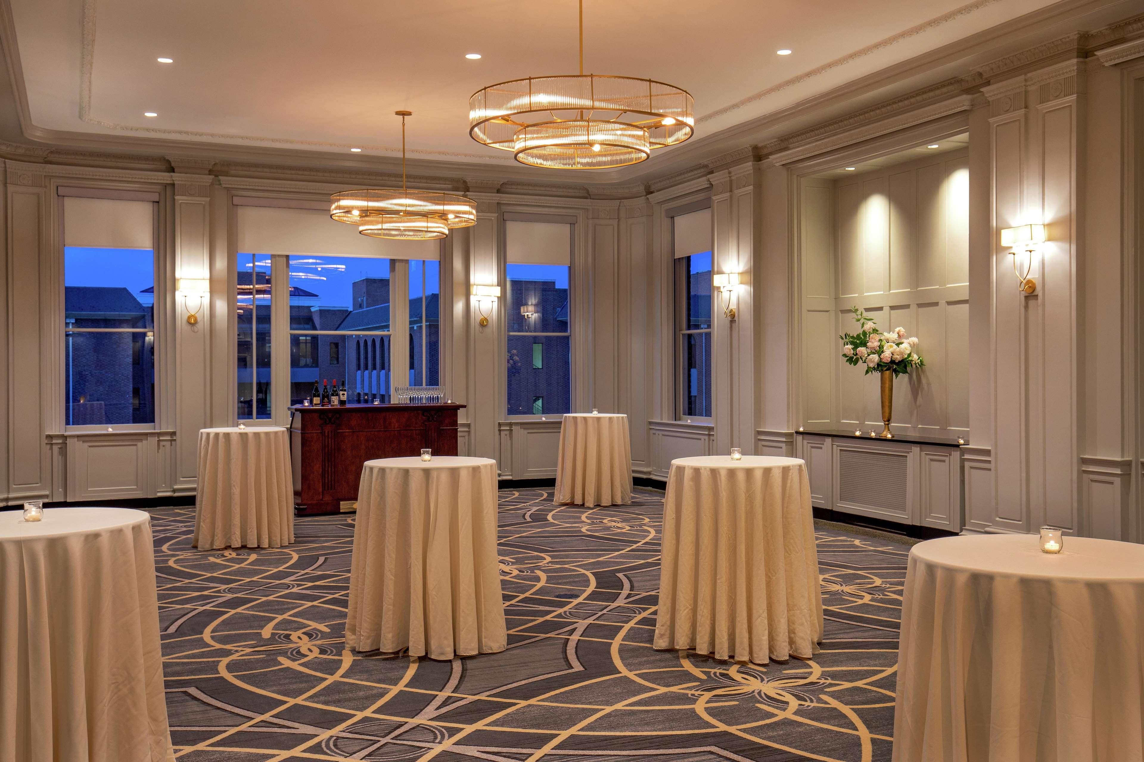 The Virginian Lynchburg, Curio Collection By Hilton Hotell Exteriör bild