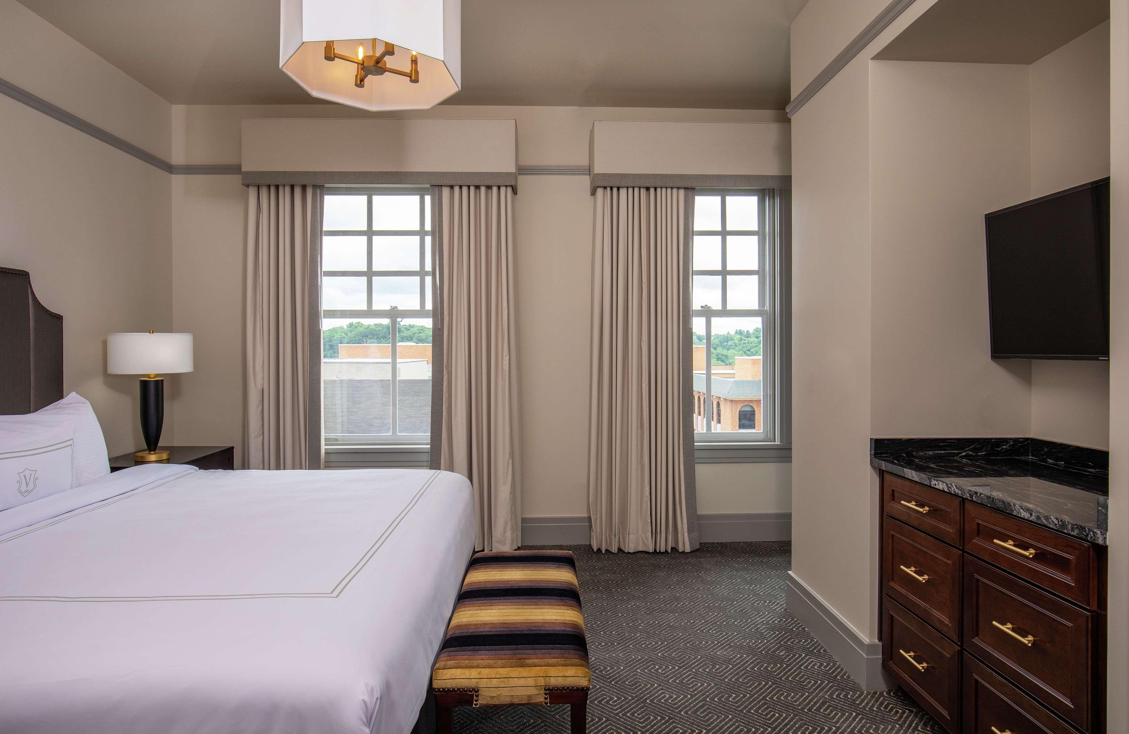 The Virginian Lynchburg, Curio Collection By Hilton Hotell Exteriör bild