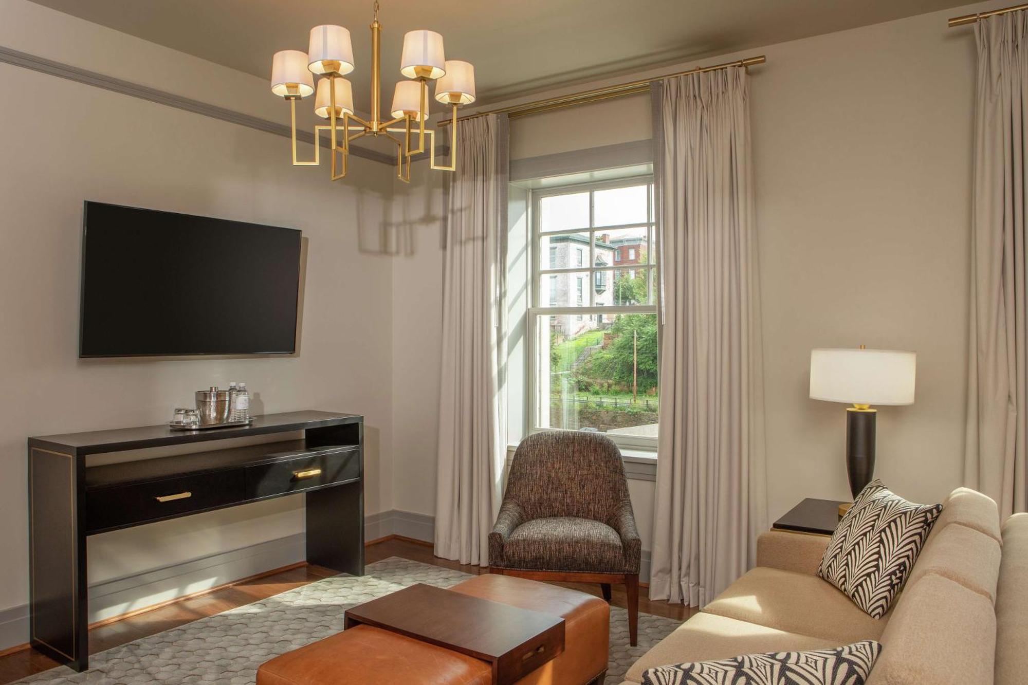 The Virginian Lynchburg, Curio Collection By Hilton Hotell Exteriör bild
