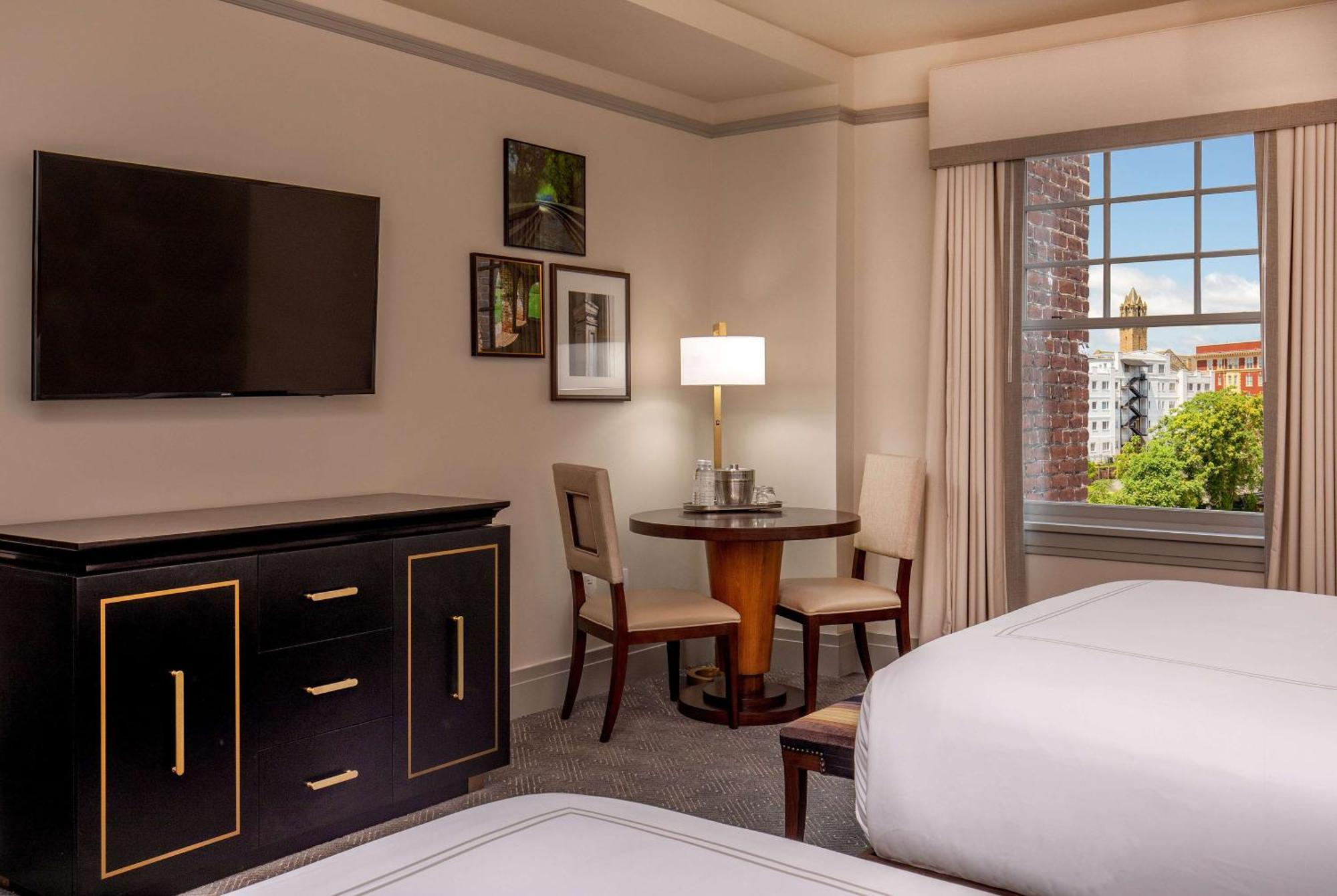 The Virginian Lynchburg, Curio Collection By Hilton Hotell Exteriör bild