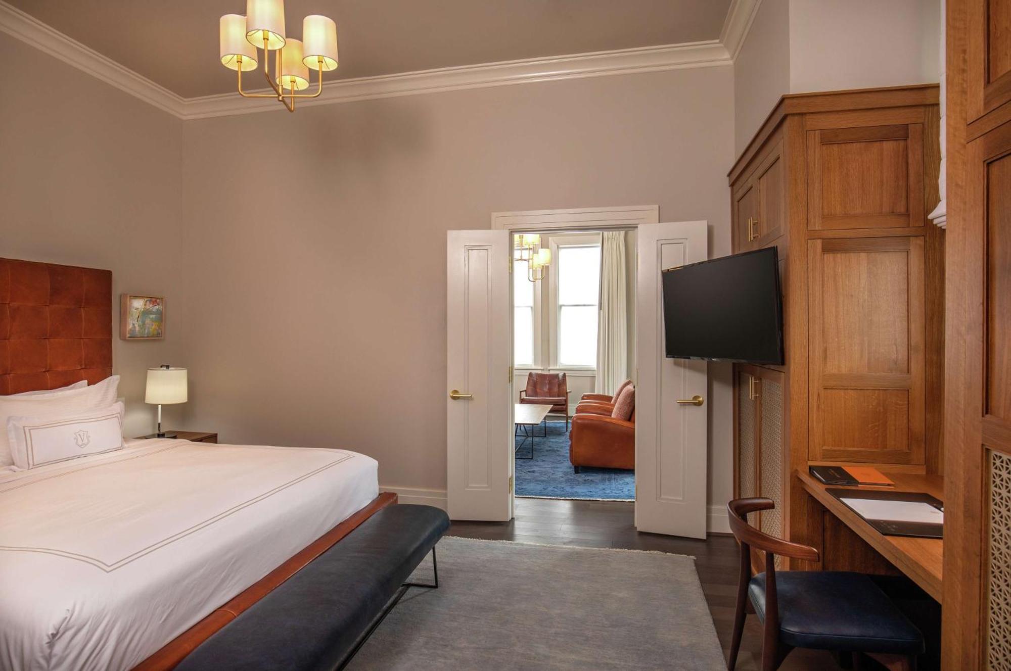 The Virginian Lynchburg, Curio Collection By Hilton Hotell Exteriör bild