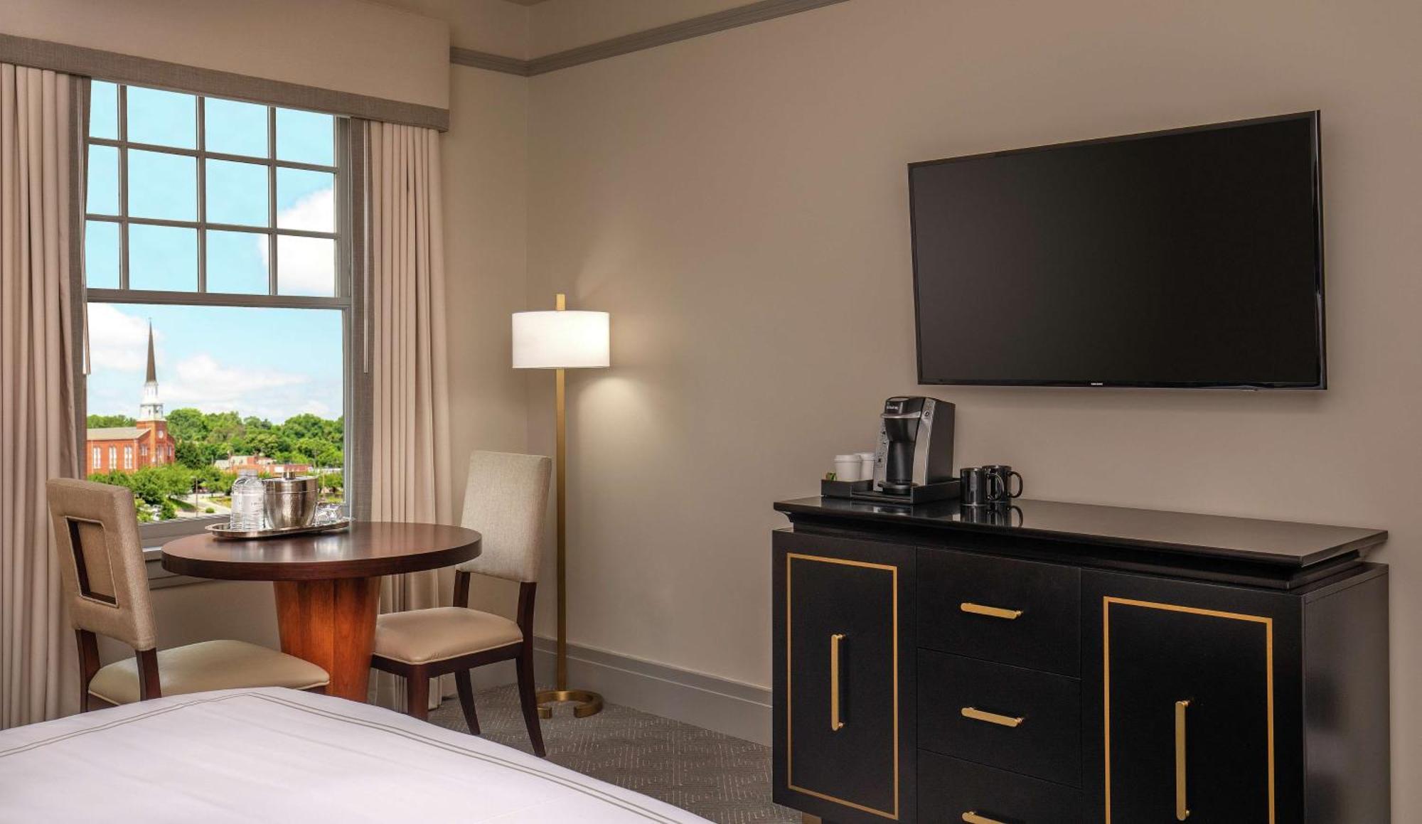 The Virginian Lynchburg, Curio Collection By Hilton Hotell Exteriör bild