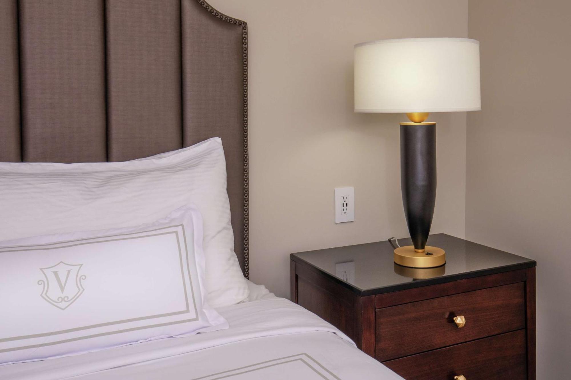 The Virginian Lynchburg, Curio Collection By Hilton Hotell Exteriör bild