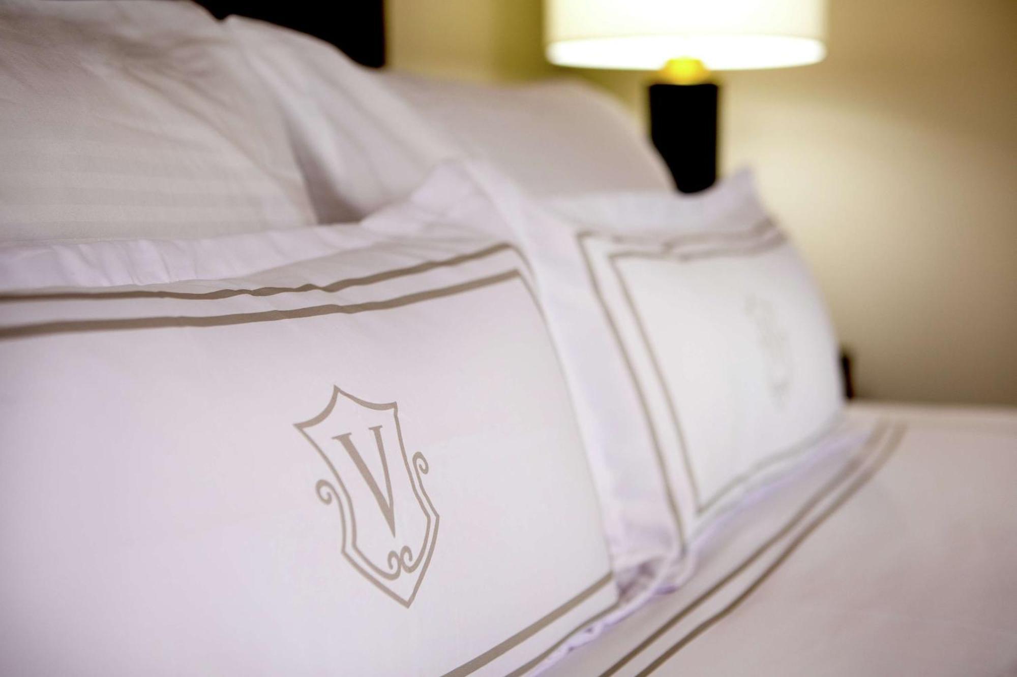 The Virginian Lynchburg, Curio Collection By Hilton Hotell Exteriör bild