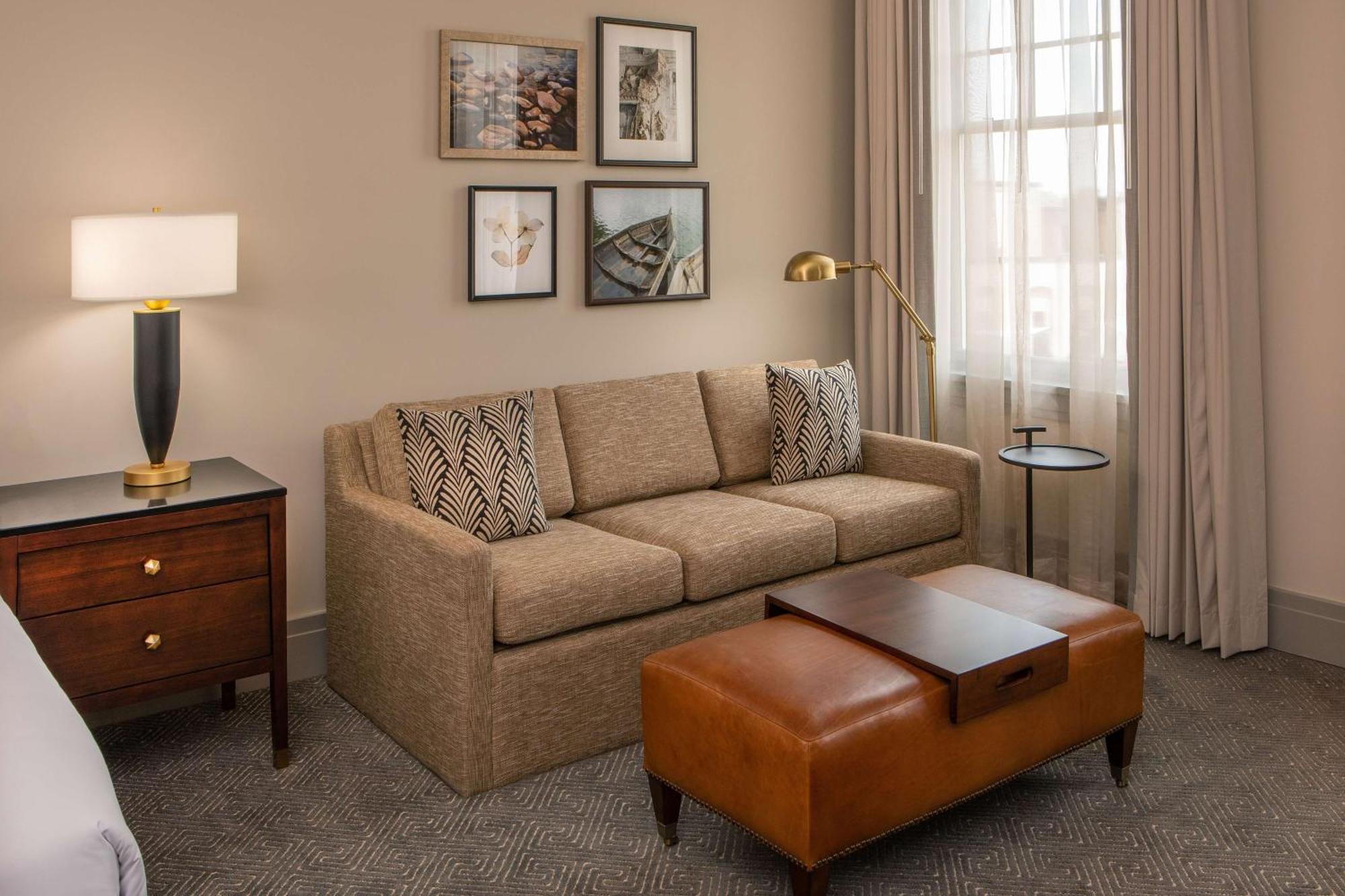 The Virginian Lynchburg, Curio Collection By Hilton Hotell Exteriör bild